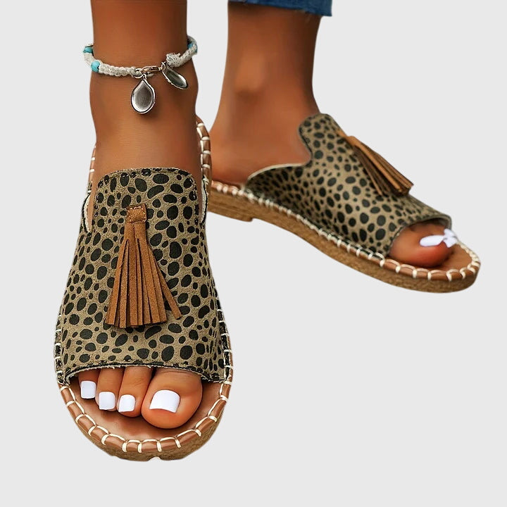 Claire | Mules à motif tacheté et pompon