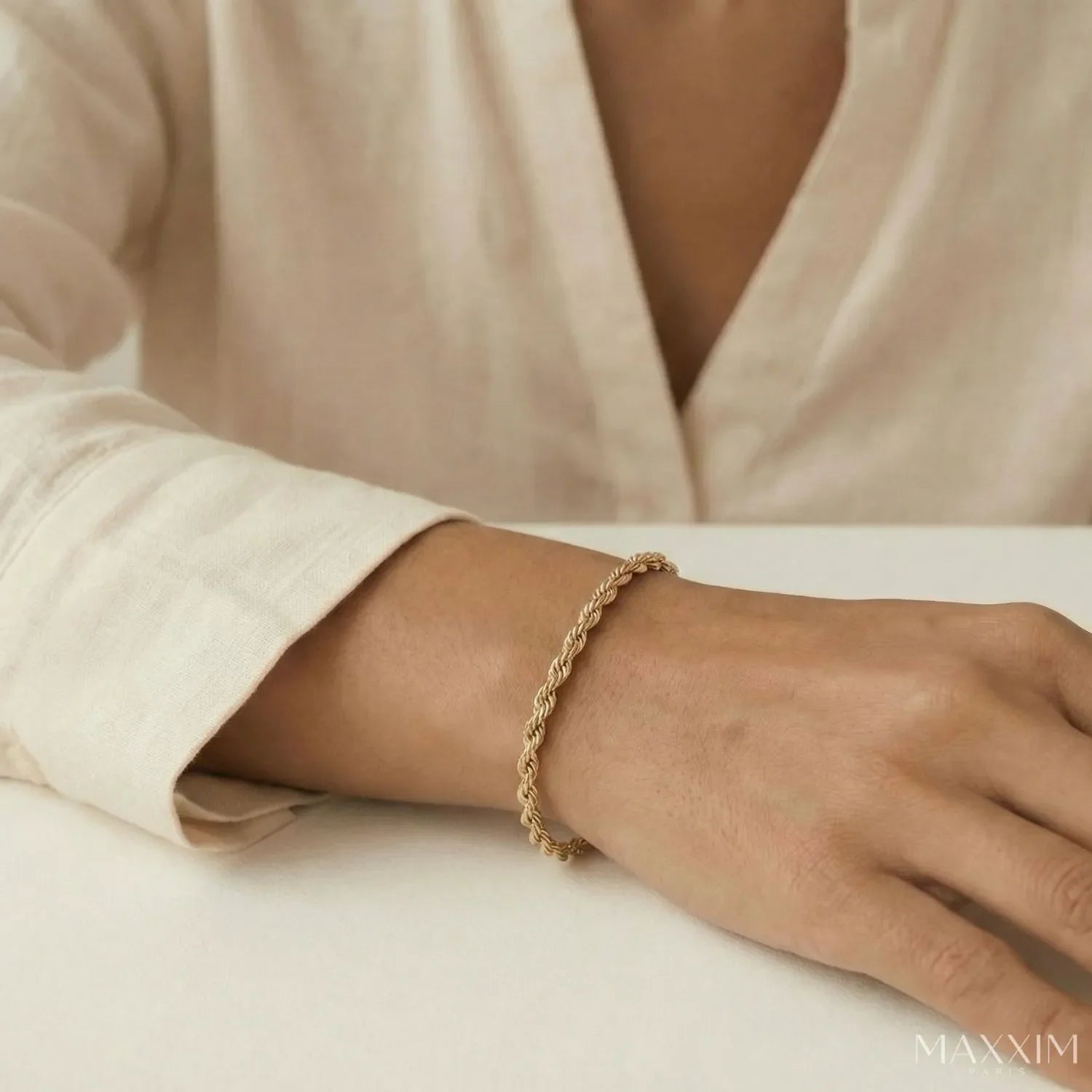 ROBYN ARMBAND