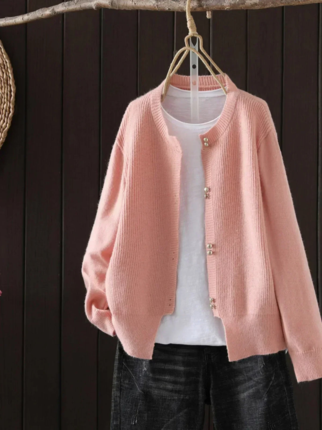 ELARA | CARDIGAN À BOUTONS EN PERLE