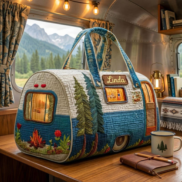 Laurine | Sac de voyage matelassé au camping en forêt