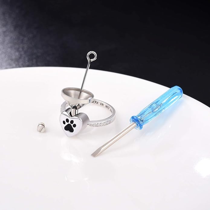 Bague urne avec empreinte de patte et cœur – Bijou funéraire pour animal de compagnie